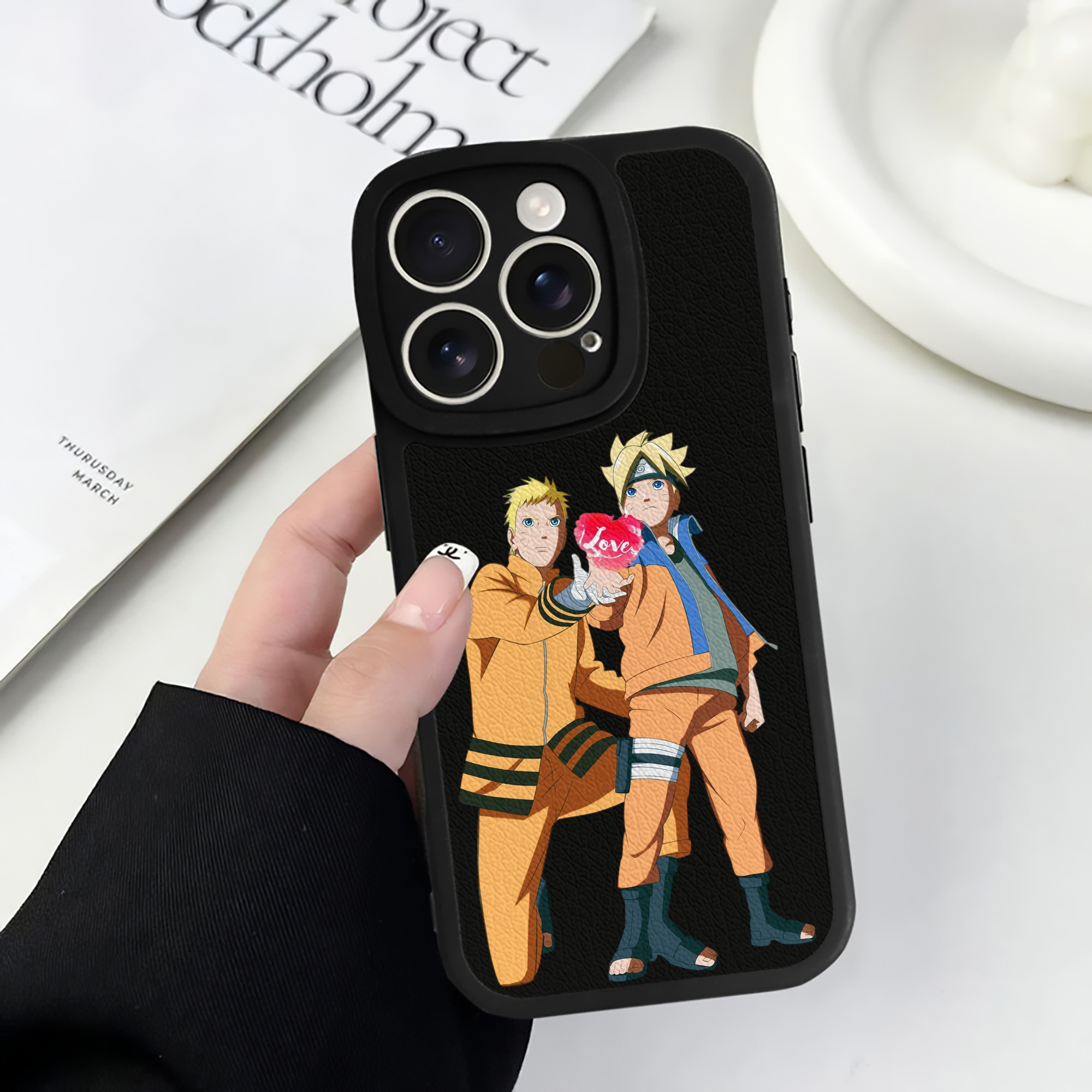 （画像用） NARUTO -ナルト- うずまき ボルト Uzumaki Boruto 【iPhone 16シリーズ対応】シリコンスマホケース（レザー調） 材質：シリコン